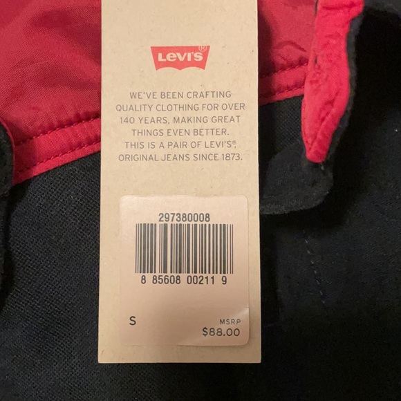 Exclusive Levi’s “NY Giants” button up shirt. - Picture 3 of 3